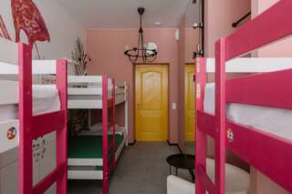 Хостел HDhostel Ижевск Кровать в 8-местном общем женском номере (удобства на этаже)-2