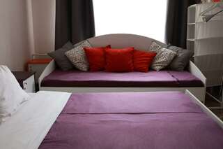 Хостел HDhostel Ижевск Номер эконом с 1 двуспальной кроватью-3
