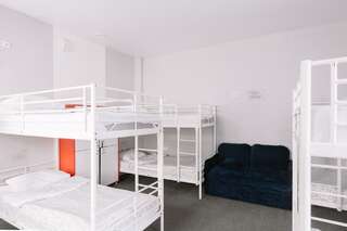 Хостел HDhostel Ижевск Кровать в 8-местном общем мужском номере (удобства на этаже)-4