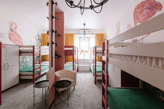 Хостел HDhostel Ижевск Кровать в общем 6-местном номере для женщин-1
