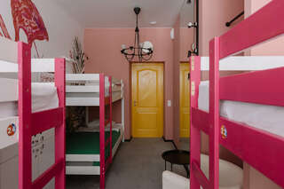 Хостел HDhostel Ижевск Кровать в общем 6-местном номере для женщин-3