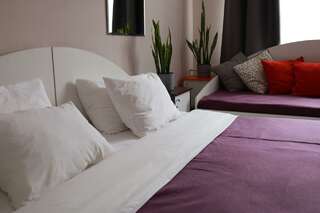Хостел HDhostel Ижевск Номер эконом с 1 двуспальной кроватью-1