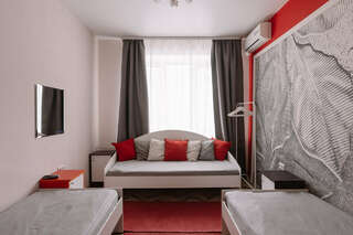 Хостел HDhostel Ижевск Трехместный номер с общим туалетом-1